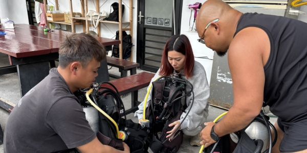 潛水安全簡報與裝備檢查